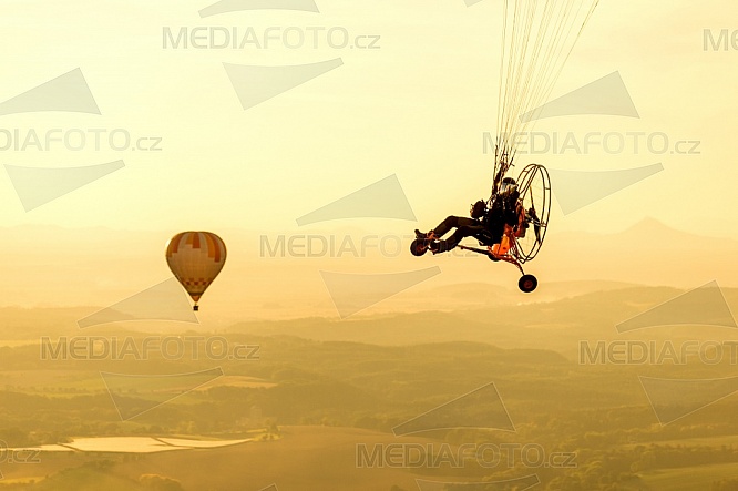 Motorový paraglide, horkovzdušný balón