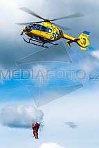 Cvičení IZS, záchranář, vrtulník, EC135