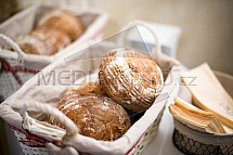 Chléb, pečivo, ošatka