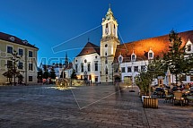 Hlavní náměstí, Stará radnice, Kostel Nejsvětějšího Spasitele , Bratislava