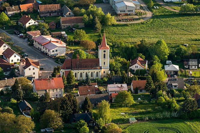 Kostel sv. Prokopa v Libošovicích.