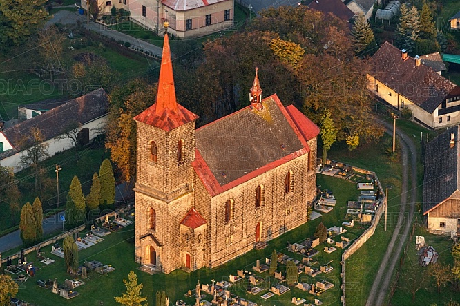 Kostel sv. Jana Křtitele, Újezd pod Troskami